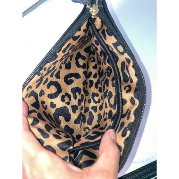 JESSICA SIMPSON BLACK, IVORY PVC LARGE WRISTLET - Picture 11 of 16